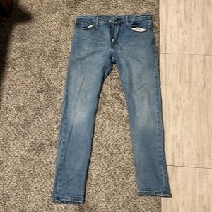 Levi’s Men’s 512 Slim Taper Light Wash Jeans, waist 31 inseam 32, lightly worn.